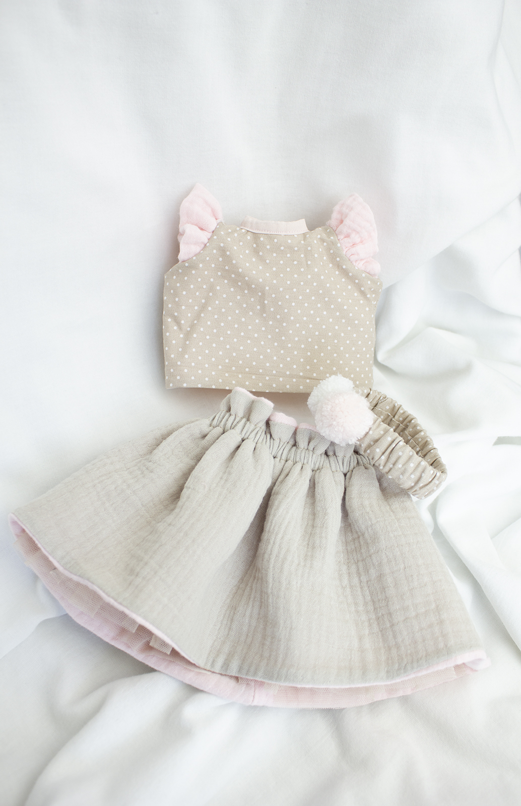 Obojstranné oblečenie ( béžovo-ružové s čelenkou )