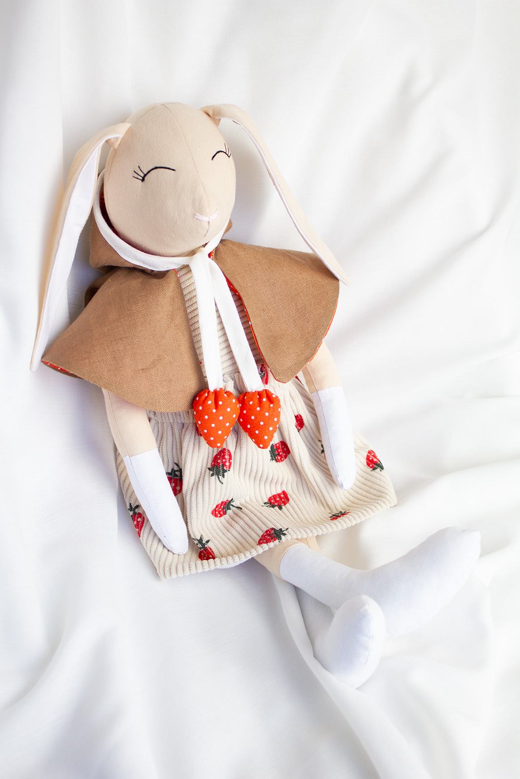 Jahôdkový zajačik s pelerínkou