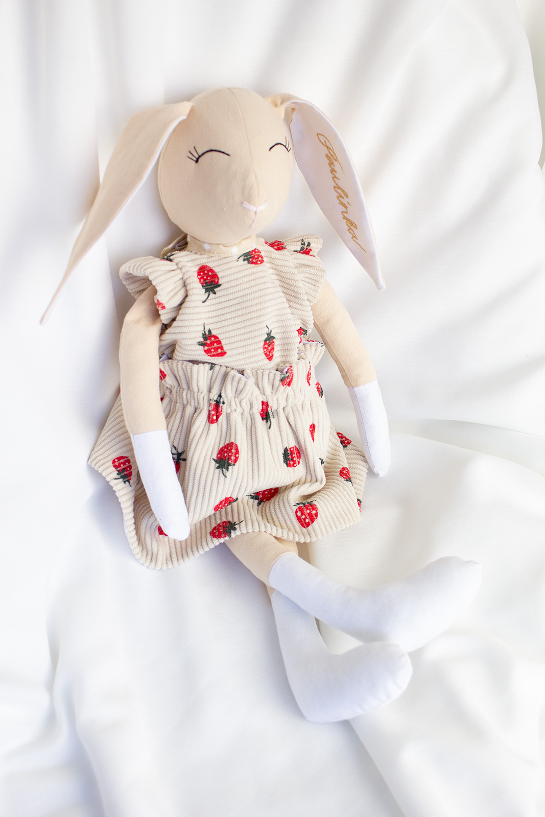 Jahôdkový zajačik s pelerínkou