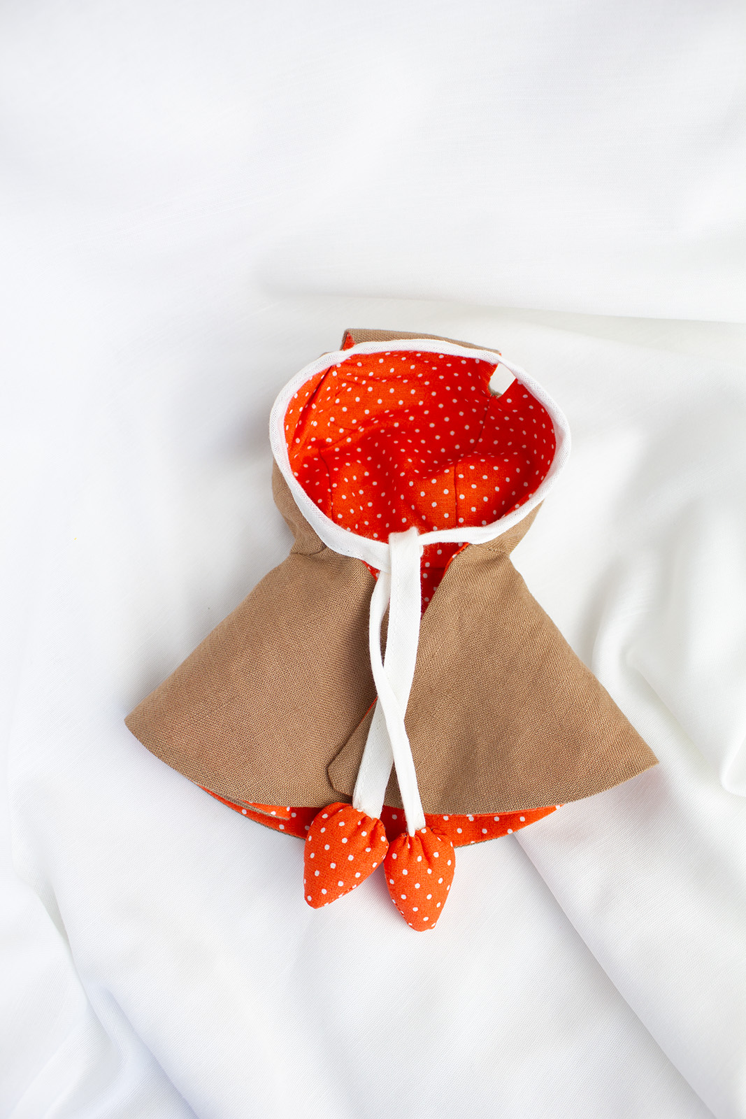 Jahôdkový zajačik s pelerínkou