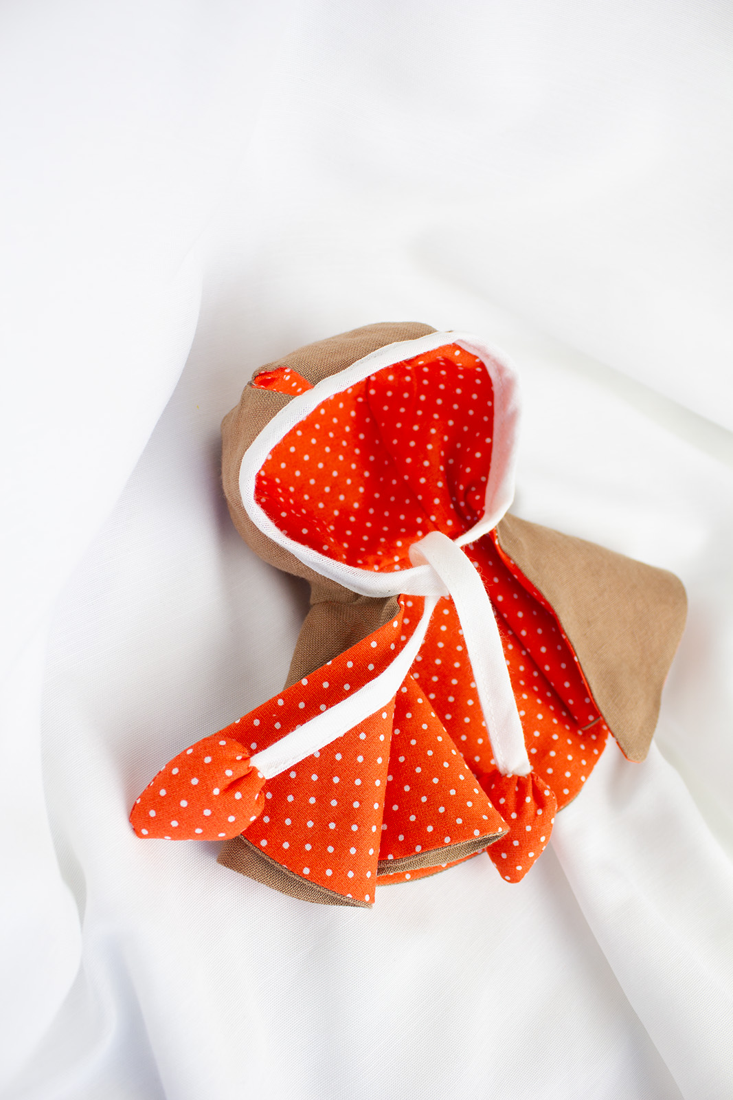 Jahôdkový zajačik s pelerínkou