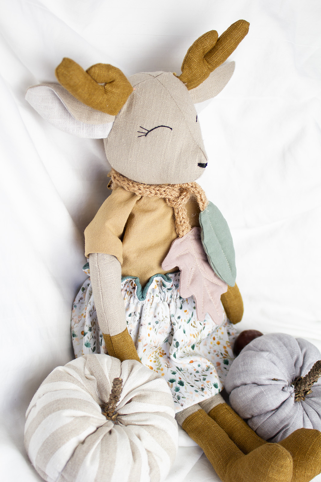 Jesenná laň- zelená s kvietkami